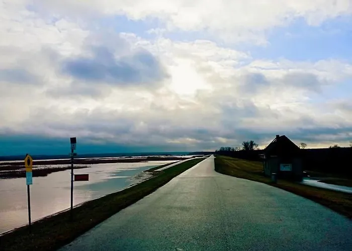 Historisches Nyaraló